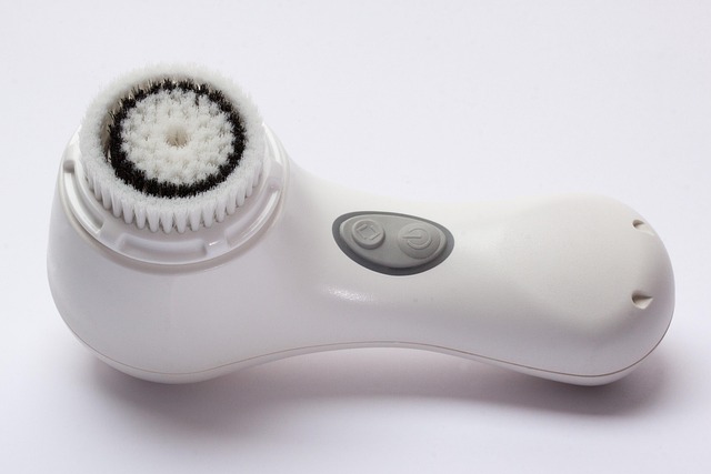 ピーリング美顔器の機能と効果を示すイメージ