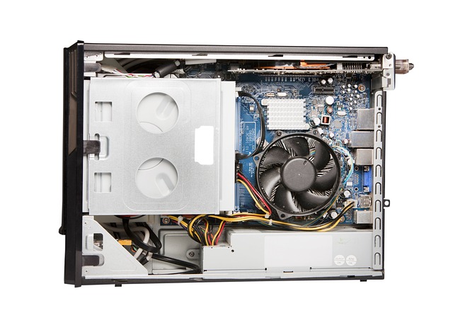 様々なPCケースメーカーのロゴが並んだ画像