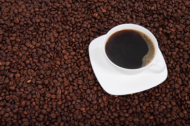 ハンドドリップで淹れたアイスコーヒーとホットコーヒー