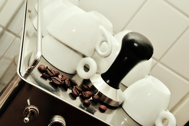 様々なコーヒーメーカーブランドのロゴが並んだイメージ