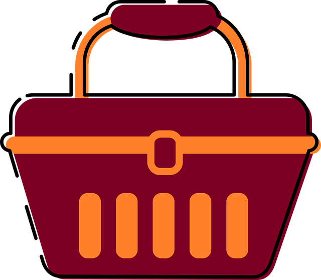 工具ボックスに工具を整理して収納している手元