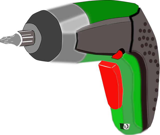 電動ドリルドライバーのバッテリーやチャック部分を拡大し、性能を示す数値が強調されたイメージ