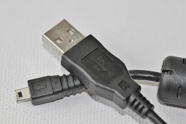 USBメモリの転送速度を比較するベンチマークテストの画面