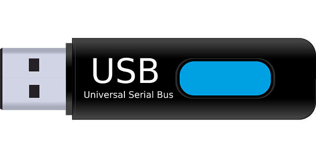 USB Type-AとType-CのUSBメモリを比較するイメージ