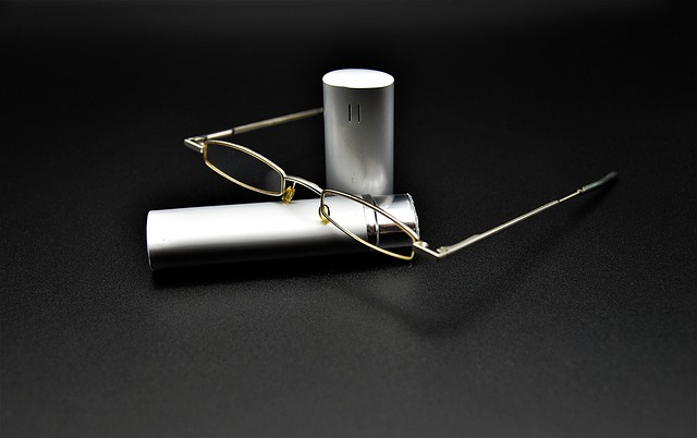 ソフトケースとハードケースのランタンケースが並べられ、それぞれの特徴が示されている