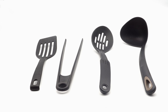 有名キッチンブランドのロゴが並び、高品質なお玉が紹介されているイメージ