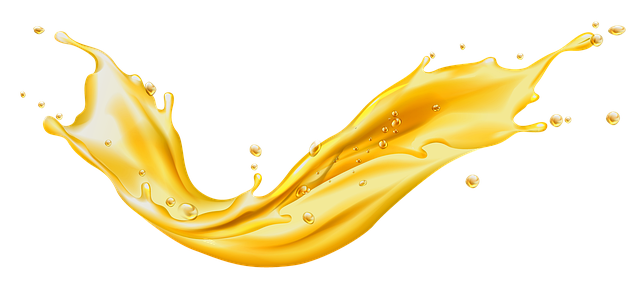 ヘアケアオイルを手に取り髪に塗布する様子