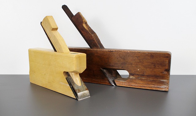 電動かんなの切削幅や深さを示す図解