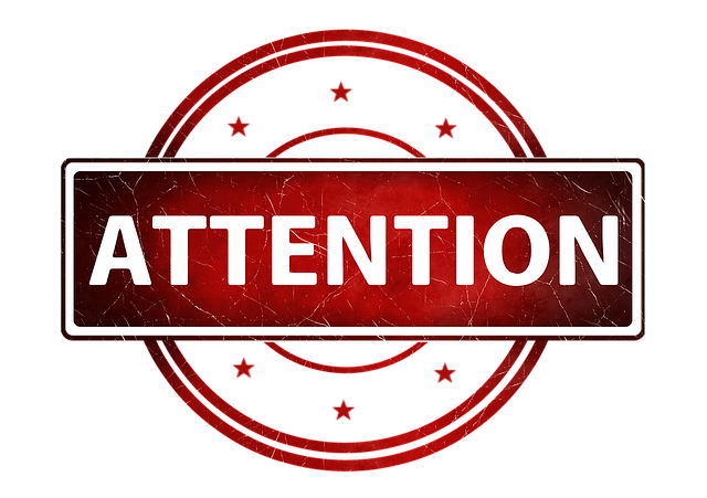 ルームランナーの設置場所を指差し、注意を促す人物