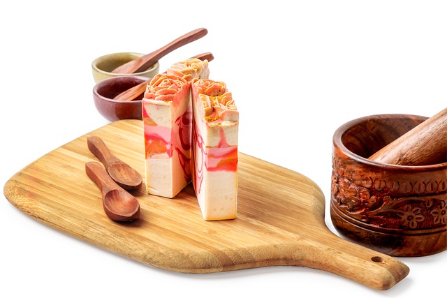 様々な種類のまな板が並べられた清潔なキッチンのイメージ