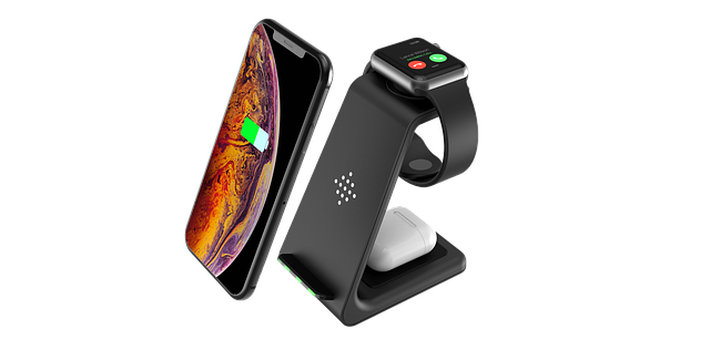 ワイヤレスイヤホンと充電器のイメージ