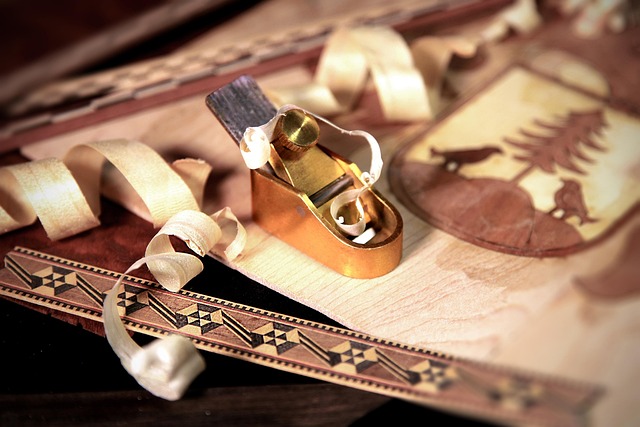 手持ち式と据え置き式電動カンナの比較