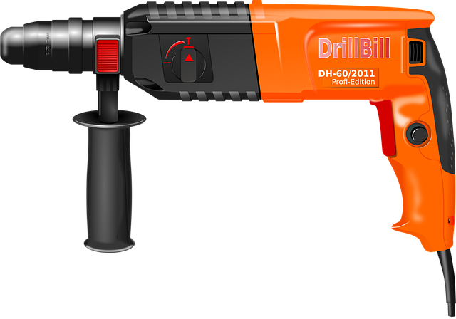 様々な種類の電動グラインダーが並べられた作業台