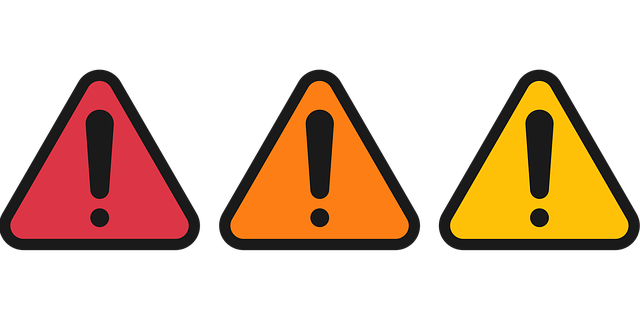 RF美顔器の注意点を表す警告マークと疑問符