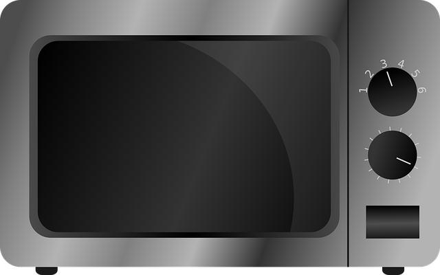 様々な種類の電動ミルが並べられた比較イメージ