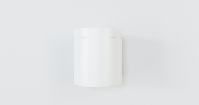 サプリメントのパッケージに「GMP認定」「無添加」「獣医師推奨」などのラベルが貼られている様子