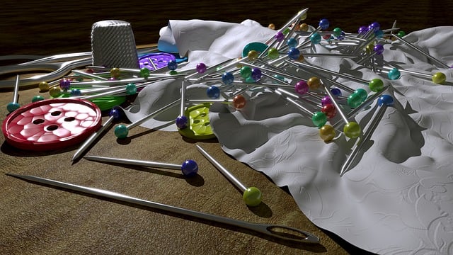 ブレンダーで色鮮やかなスムージーを作っている様子