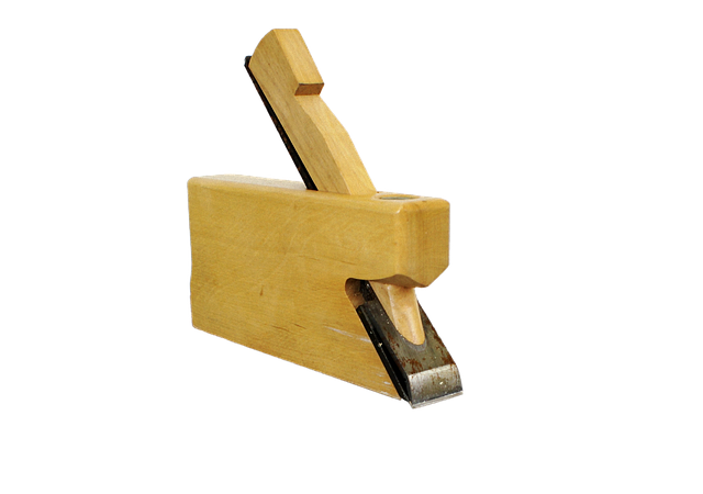 マキタ、ハイコーキ、リョービ、ボッシュの電動カンナが並べられたイメージ