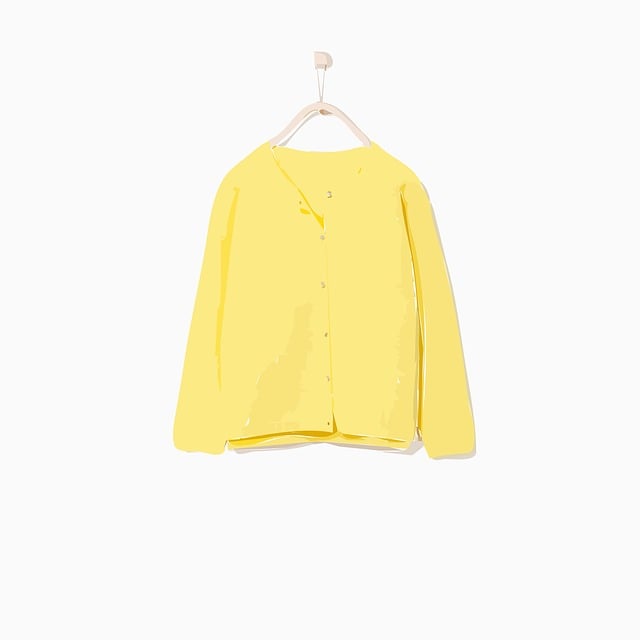 様々なデザインのブラウスが並べられたクローゼットのイメージ