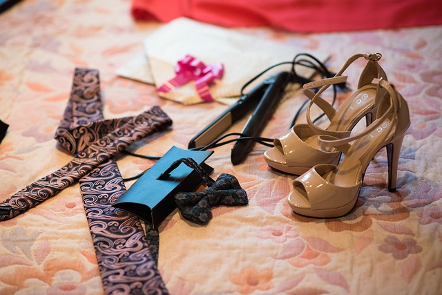 スタイリッシュなヘアアイロンポーチとヘアアイロン