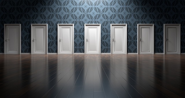 マグボトルを選ぶ際に注意すべき点を強調するイラスト