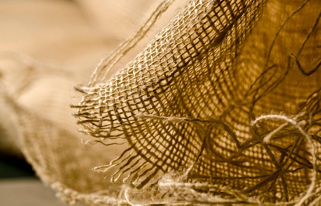 鍋の底の素材や厚みをクローズアップしたイメージ