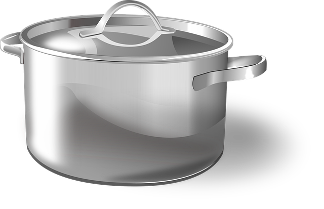 様々な種類の鍋が並べられたキッチンカウンターのイメージ