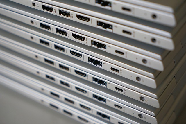 複数のポートを持つ多機能USB-Cハブアダプター